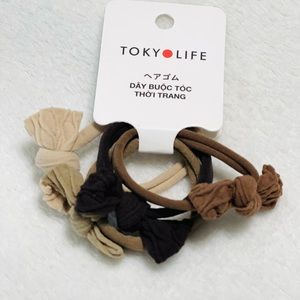 Fashionable hair band.